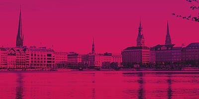 Alster mit Blick auf Hamburg City in Norddeutschland